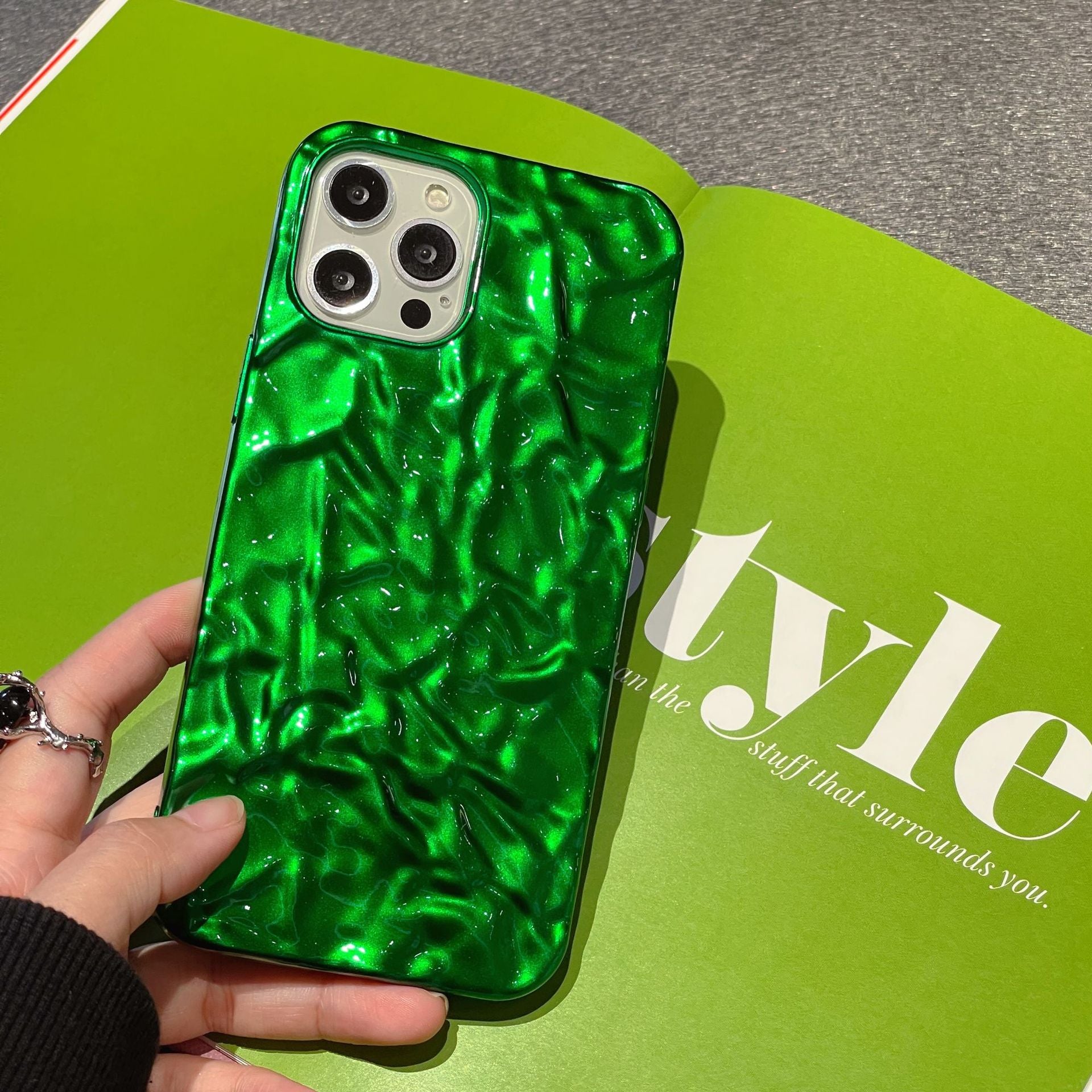 Wrinkled iPhone 17 electroplated phone case ins silicone case 16promax suitable for Apple 12